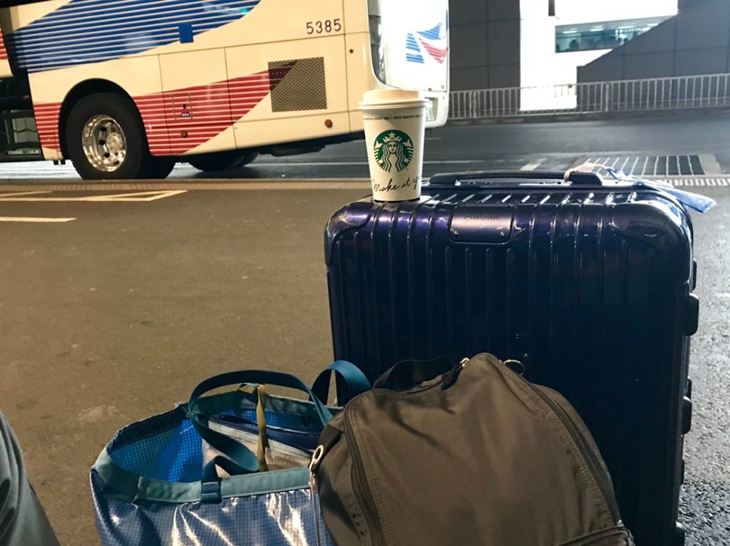 楽しく海外旅行に行きたい方 スーツケースは空港に事前に送ろう みきと行こう